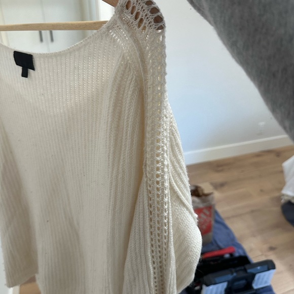 Intermix cashmere wool sweater. Eyelit trim - Picture 6 of 6